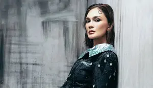Luna Maya Dukung Pendidikan, Mendirikan TK Sinar Watugong di Flores