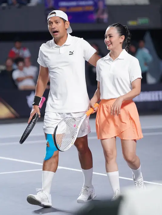 <p>Ibnu Jamil dan Ririn Ekawati main tenis [Instagram/ibnujamilo]</p>