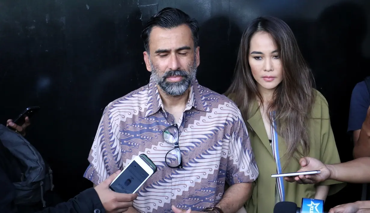 Secara terbuka, Jeremy Thomas mewakili keluarganya, meminta maaf pada pihak Kepolisian. Pemain sinetron itu mengakui kesalahannya selama ini saat menyikapi kinerja polisi saat menangkap anaknya, Axel Mattew terlibat narkoba. (Adrian Putra/Bintang.com)