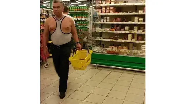 Baju Antimainstream Saat ke Supermarket (Sumber: Ground Zero)