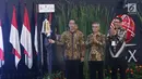 Presiden Joko Widodo atau Jokowi saat menutup perdagangan Indeks Harga Saham Gabungan (IHSG) 2018 di Kantor BEI, Jakarta, Jumat (28/12). IHSG 2018 ditutup menguat sebesar 0,06 persen atau 3,86 poin ke level 6.194,50. (Liputan6.com/Angga Yuniar)