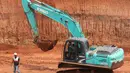 Alat berat mengeksekusi lahan yang terkena proyek Jalan Tol Cijago di Baktijaya, Sukmajaya, Depok, Jawa Barat, Selasa (11/12). Sebanyak 10 rumah yang dieksekusi terdapat di Kelurahan Bakti Jaya dan 20 rumah di Kukusan. (Liputan6.com/Immanuel Antonius)