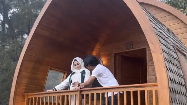 Melahirkan Anak Ketiga, Ini 7 Potret Perjalanan Kehamilan Istri Charly Van Houten