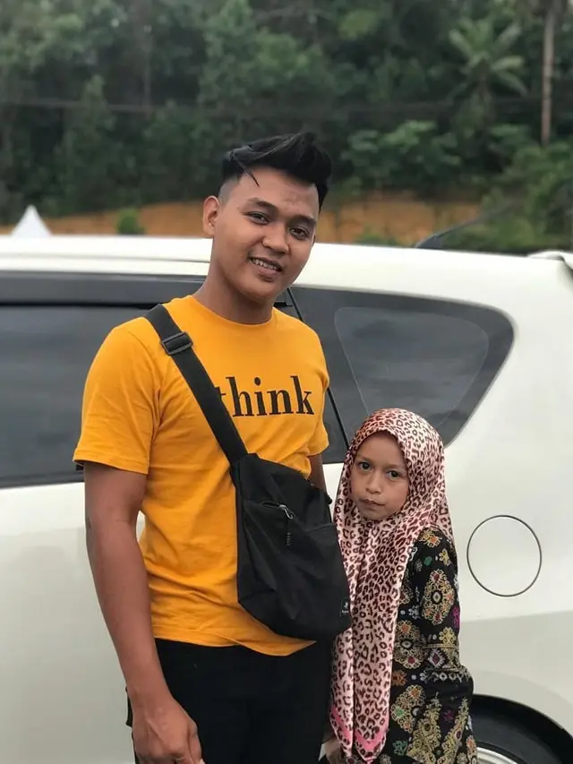 Viral Sempat Dikira Nikahi Bocah, Kisah Cinta Pasangan Ini Bikin Haru. (Sumber: Instagram/azry.vs__ dan Instagram/buyaaaa)