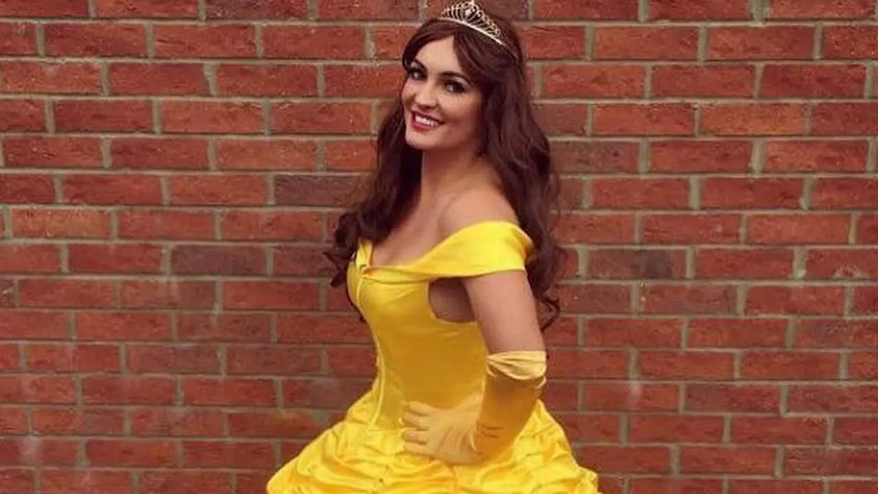 [Bintang] Cerita Ibu Empat Orang Anak yang Jadi Kaya dengan Menjadi Putri Disney