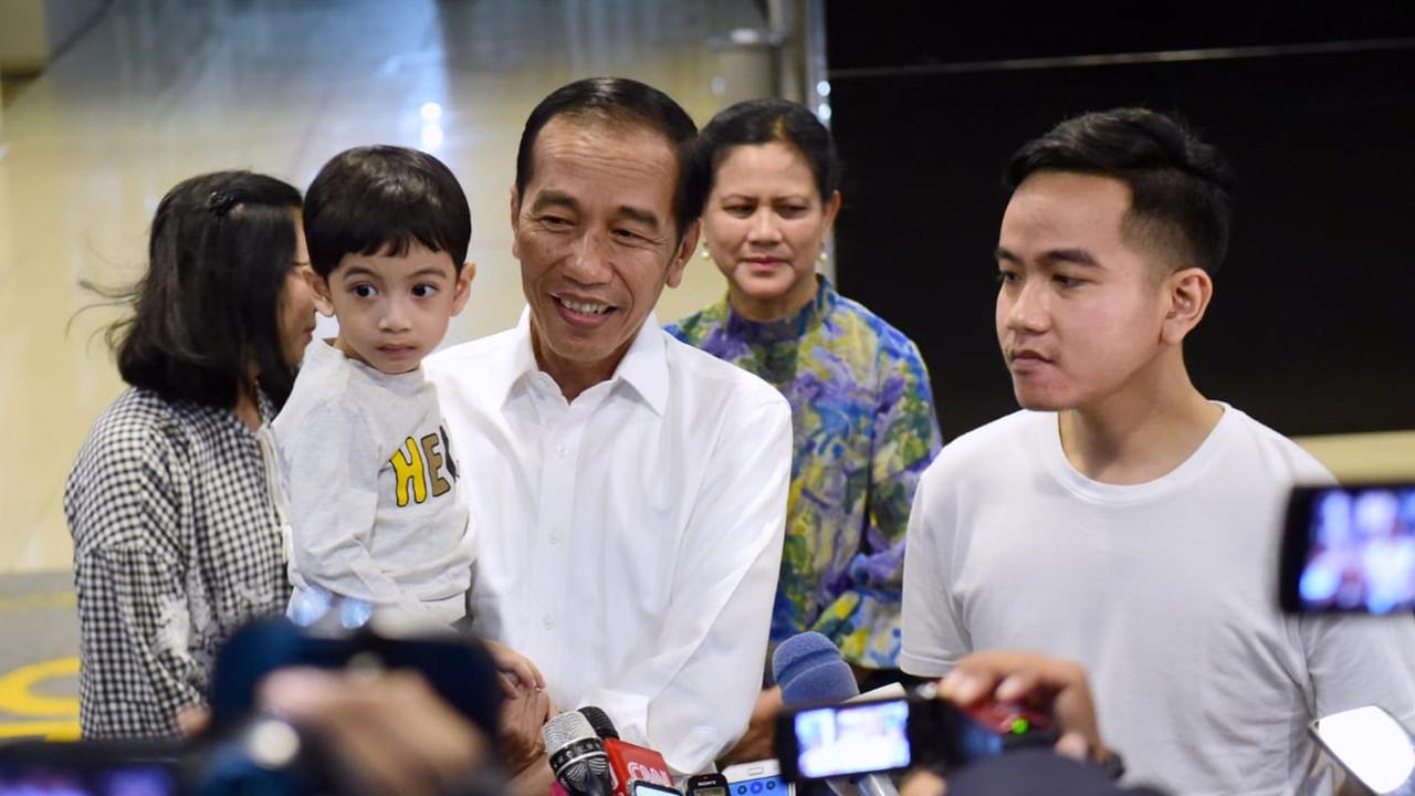 Jokowi Jenguk Kelahiran Cucu Ketiga di Solo