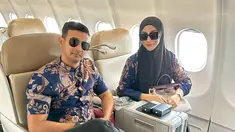 Dalam perjalanannya menuju Tanah Suci untuk menjalani ibadah umrah, pasangan seleb tersebut membagikan momen keberangkatannya. Tampil dengan busana kompak, pasangan ini selalu tampil serasi nan harmonis. (Liputan6.com/IG/@alisyakieb)