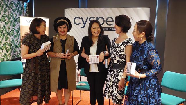 Joy Tobing di di acara diskusi bertema "Atasi Masalah Pigmentasi Membandel Dengan Rangkaian Cyspera Intensive System".