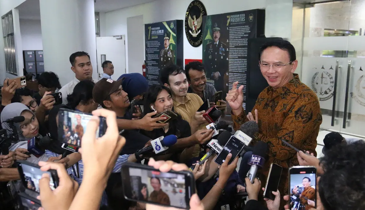Basuki Tjahaja Purnama alias Ahok diperiksa sebagai salah satu saksi perihal kasus dugaan tindak pidana korupsi tata kelola minyak mentah dan produk kilang pada PT Pertamina (Persero), Subholding Pertamina dan Kontraktor Kontrak Kerja Sama (KKKS) tahun 2018-2023. (merdeka.com/Arie Basuki)