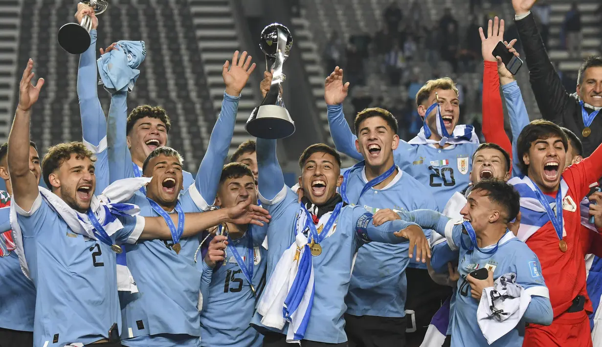 Sementara itu, Italia harus puas dengan predikat runner-up. (AP Photo/Gustavo Garello)