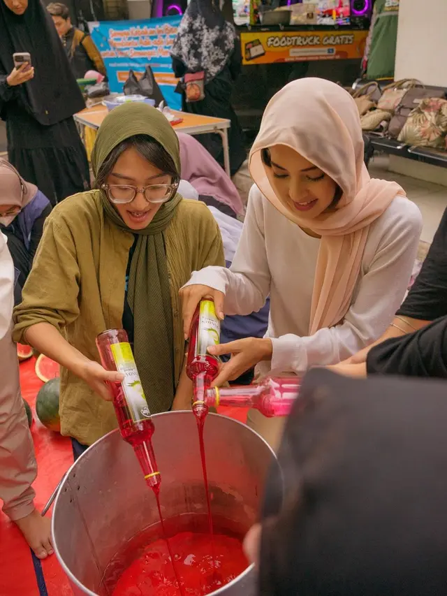 Aurelie Moeremans Kunjungi Pesantren