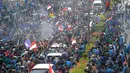 Mahasiswa memblokade Tol Dalam Kota saat berdemonstrasi menolak RUU KUHP dan revisi UU KPK di depan Gedung DPR, Jakarta, Selasa (24/9/2019). Aksi ini diikuti ribuan mahasiswa dari berbagai universitas. (merdeka.com/Arie Basuki)