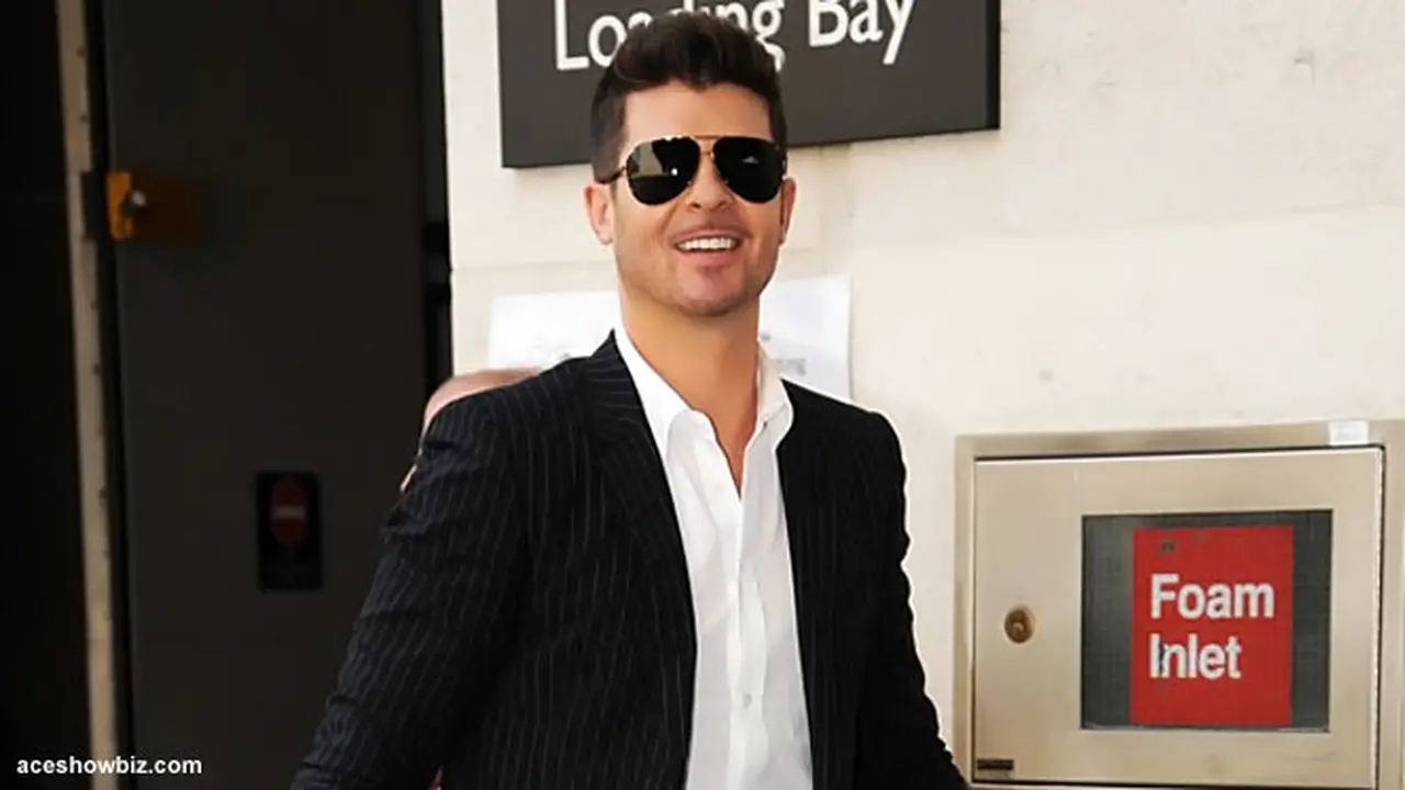 robin-thicke-130730c.jpg