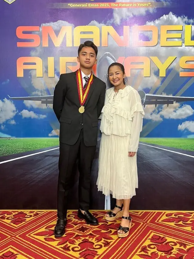 10 Potret Artis Hadiri Wisuda Kelulusan Sekolah Anak Tahun 2023, Curi Perhatian