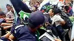 Aksi memprotes tentara Israel yang menyerang relawan kemanusiaan untuk Palestina terus bergulir di sejumlah daerah. Di Tanjungpinang, Kep. Riau, para jurnalis mengutuk Israel dengan membaca puisi.