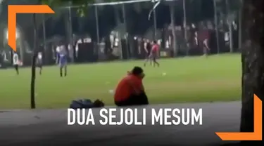 Dua sejoli terekam kamera melakukan aksi mesum di alun-alun Kota Jember. Akibatnya, Satpol PP turun tangan lakukan imbauan.