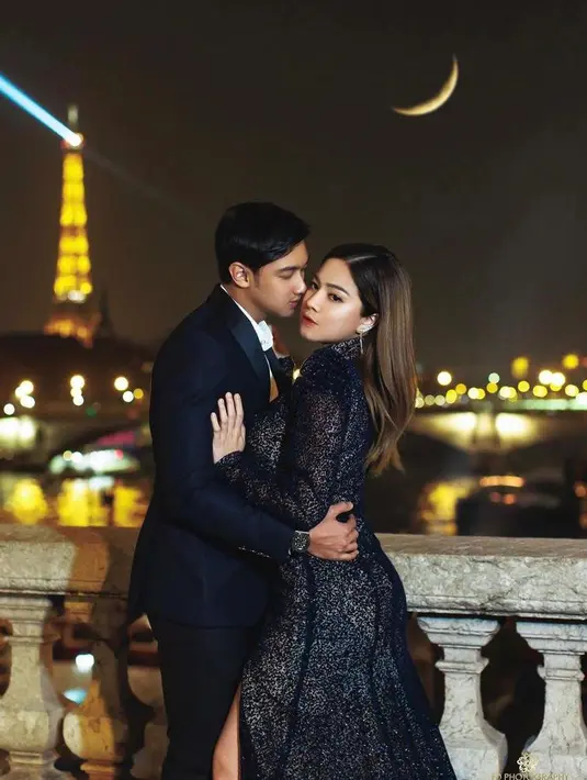 Begini hasil pemotretan Felicya Angelista dan Caesar Hito saat berada di Paris. (Instagram/felicyangelista_).