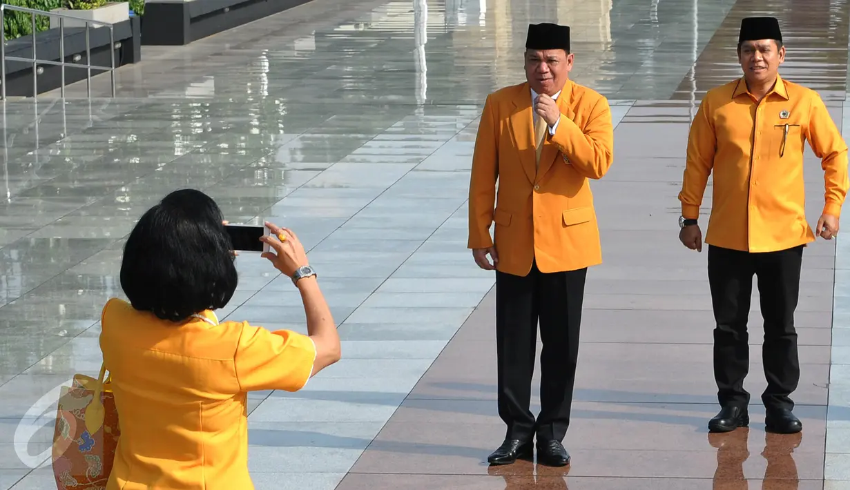 Ketua Umum MKGR,  Roem Kono berpose di sekitar TMP Kalibata, Jakarta, Minggu (10/01/2015). HUT MKGR ke 56 diperingati dengan acara tabur bunga dan doa di TMP Kalibata. (Liputan6.com/Johan Tallo)