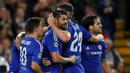 Pemain Chelsea menyambut Diego Costa setelah mencetak gol ketiga ke gawang Maccabi Tel-Aviv pada laga grup Liga Champions, di Stamford Bridge, London, Kamis (17/9/2015) dini hari WIB. (Reuters/Stefan Wermuth)