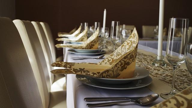 Ilustrasi table manner