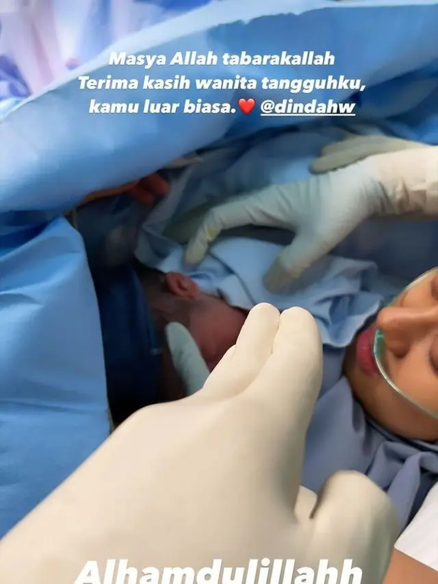 6 Momen Lahiran Anak Pertama Dinda Hauw, Dikaruniai Bayi Laki-laki