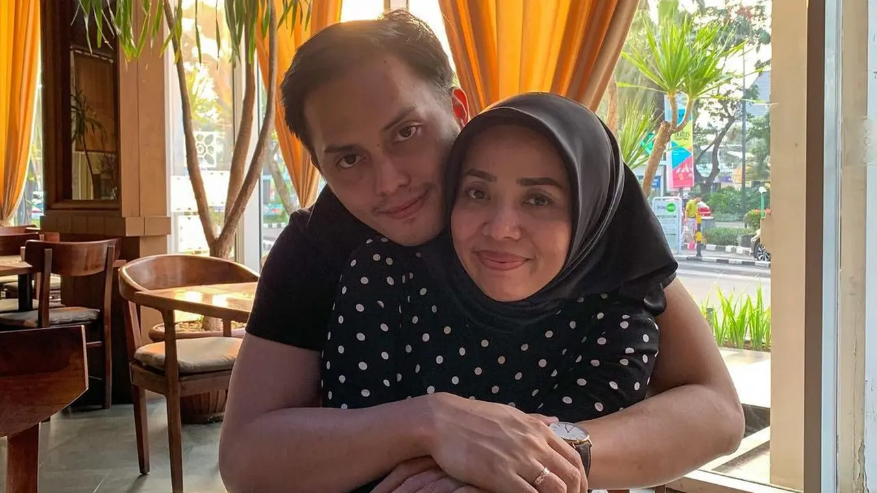 [Fimela] Muzdalifah dan Fadel Islami