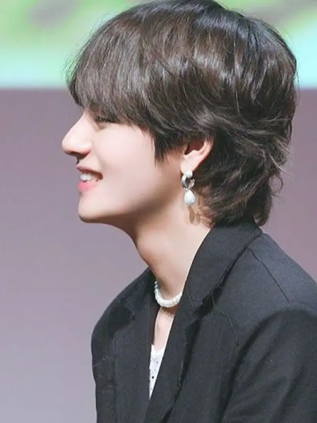 FOTO: Gaya Rambut Gondrong V BTS, Selalu Tampil Memesona