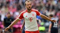 Harry Kane memulai petualangan barunya di Bundesliga bersama Bayern Munchen pada awal musim 2023/2024 setelah sebelumnya membela Tottnham Hotspur selama 9 musim. Striker yang dilepas dnegan nilai transfer mencapai 100 juta euro ini sama sekali tak kesulitan beradaptasi dengan suasana Bundesliga yang dibuktikannya dengan torehan 8 gol dan 4 assist dari 7 laga. Sementara di Liga Champions, ia telah mencetak 1 gol dan 1 assist dari 2 laga. (AFP/Christof Stache)