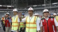 Menpora RI, Imam Nahrawi, saat meninjau SUGBK di Senayan, Jakarta, Selasa (8/8/2017). Renovasi SUGBK ditargetkan rampung pada bulan Oktober 2017. (Bola.com/M Iqbal Ichsan)