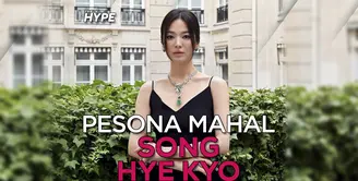 Sosok cantik Song Hye Kyo memang selalu mencuri perhatian. Belum lama ini Ia tampil dalam sebuah event fashion di Paris. Kemilau perhiasan yang Ia kenakan tak pun menambah pesono mahal dirinya..