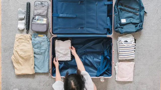 7 Cara Packing Baju agar Hemat Tempat dan Tetap Rapi Saat Traveling