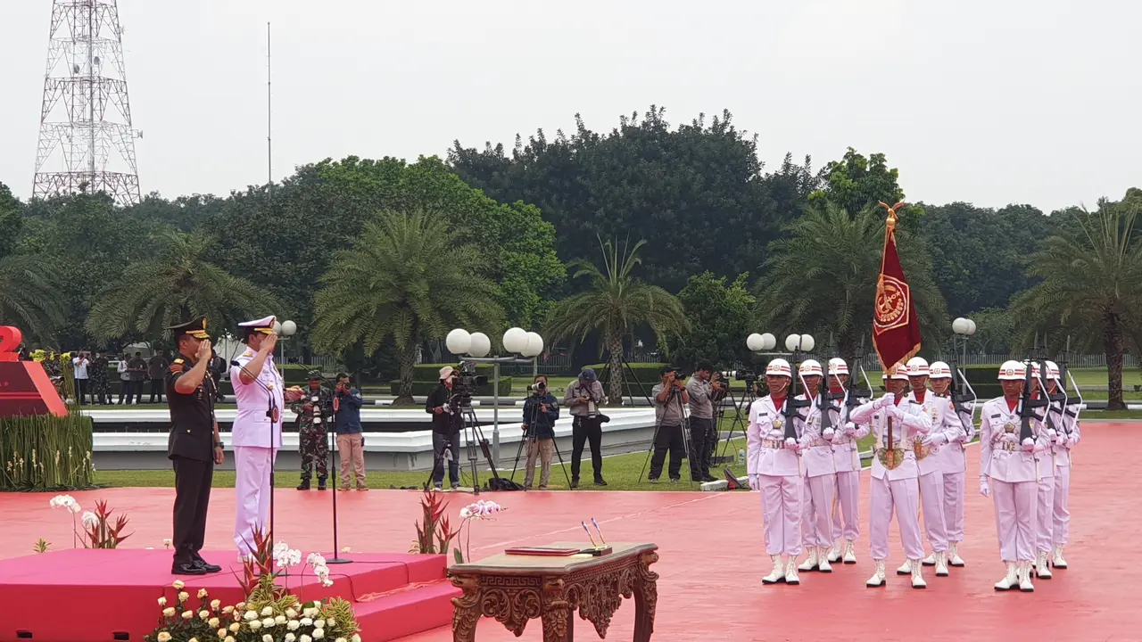 Panglima TNI Laksamana TNI Yudo Margono saat serah terima jabatan