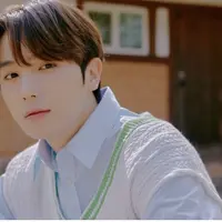 Hyunjae The Boyz melalukan pemotretan bersama ELLE Korea Edisi Januari 2022/dok. Instagram The Boyz
