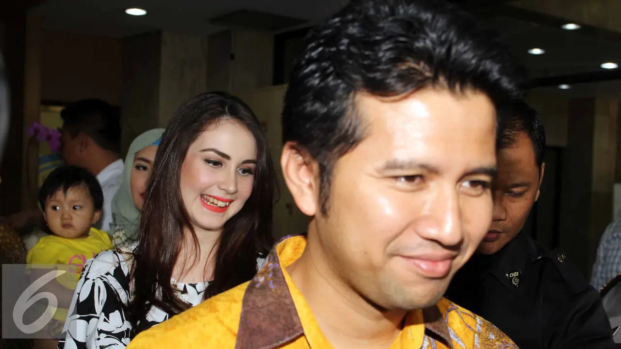 20150803-Arumi Bachsin Temani Suami ke KPK-Jakarta- Arumi Bachsin