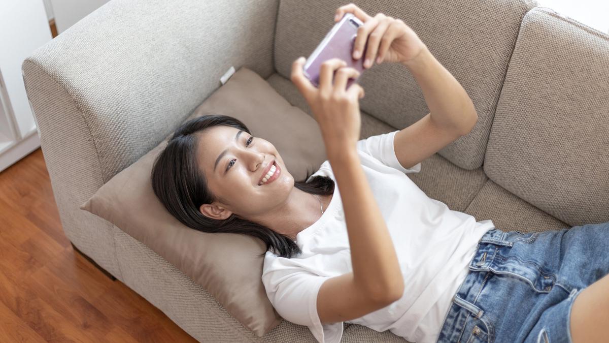 Ada CEO Ternama Jatuh Cinta Sama Cewek Biasa, Cek Cerita Viralnya Yuk!