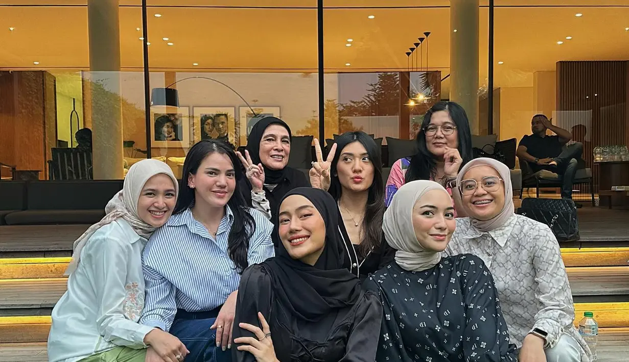 Siapa nih cast favoritmu dari serial Tukang Bubur Naik Haji, Sahabat FIMELA? [Foto: Instagram/firchabil]