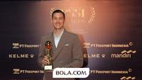 Bek Timnas Indonesia dan Sassuolo, Jay Idzes, terpilih sebagai pemain terbaik atau Player of the Year pada ajang PSSI Awards yang digelar di Jakarta, Sabtu (28/3/2026) malam WIB. (Bola.com/Bagaskara Lazuardi)