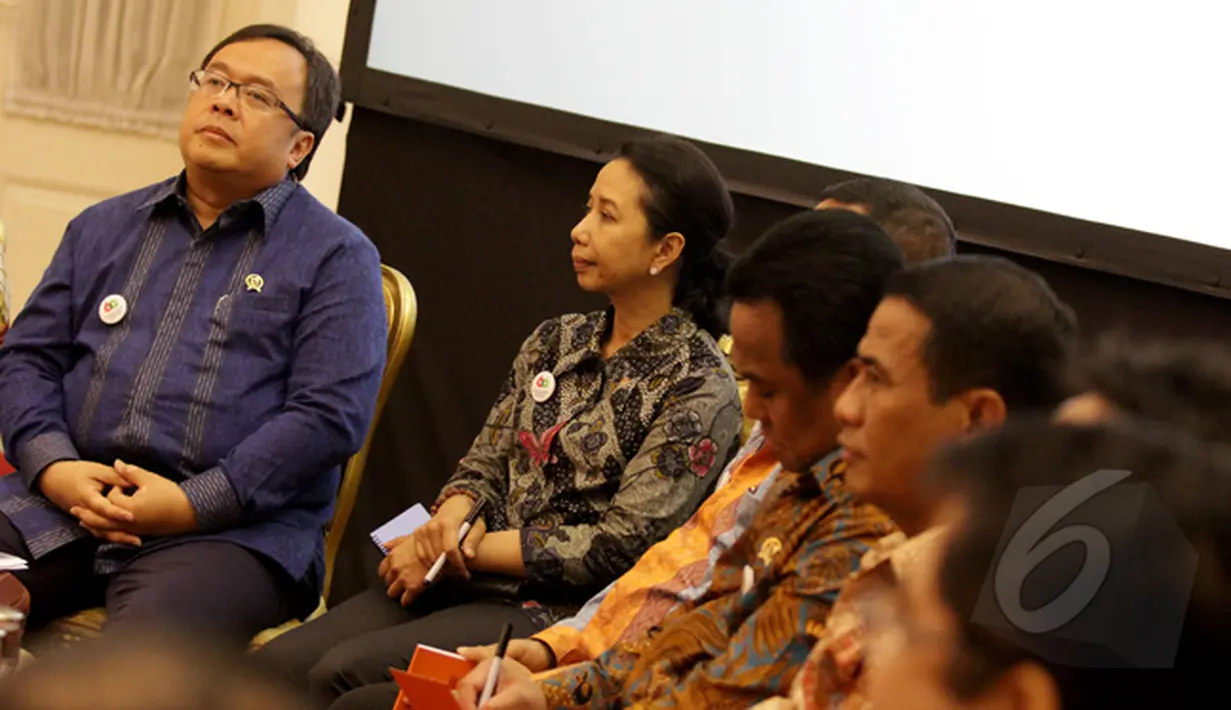 Sejumlah Menteri tampak hadir saat rapat di Istana Bogor bersama Presiden Jokowi., Jawa Barat, Senin (16/2/2015). Rapat tersebut membahas tiga bulan kinerja Kabinet Kerja Jokowi(Liputan6.com/Faizal Fanani)