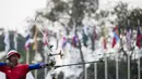 Pemanah putra Indonesia, Riau Ega, saat berlaga pada nomor recurve men's individual Asian Games di Lapangan Panahan, Senayan, Jakarta, Selasa (28/8/2018). Riau Ega mendapat medali perunggu. (Bola.com/Vitalis Yogi Trisna)