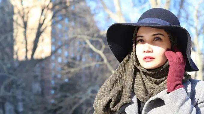 Mau Bergaya Seperti Zaskia Sungkar? Ini Tutorial Hijabnya