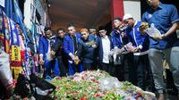 Arema FC saat tabur bunga dan doa bersama di Stadion Kanjuruhan, Rabu (9/11/2022). (Dok. Media Arema FC)