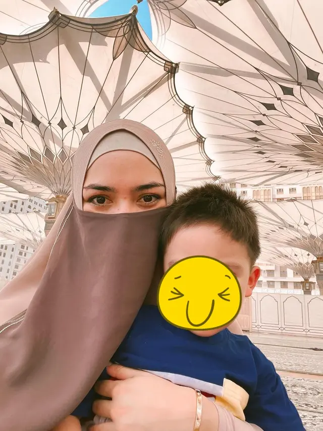 Citra Kirana Tampil Bercadar, Ini 6 Potretnya saat Berangkat Umrah