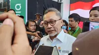 Menteri Pergadangan (Mendag) Zulkifli Hasan saat diwawancarai di Tokopedia Tower dalam acara "Beli Lokal" pada Selasa (12/12/2023) - (Liputan6.com/Vatrischa Putri Nur Sutrisno)