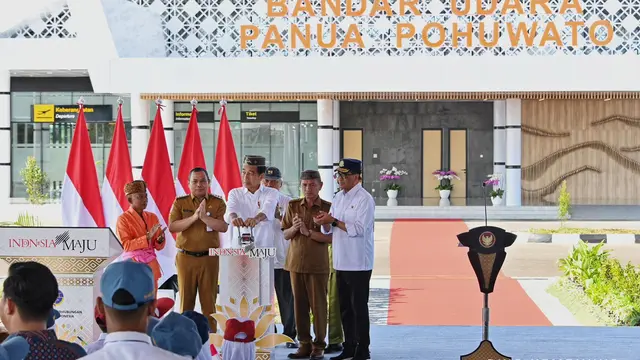 Presiden Joko Widodo (Jokowi) meresmikan Bandara Panua Pohuwato di Kabupaten Pohuwato, Gorontalo, Senin (22/4/2024). (Foto: Kementerian Perhubungan)