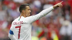 Striker Portugal, Cristiano Ronaldo, melakukan selebrasi usai mencetak gol ke gawang Maroko pada laga Piala Dunia di Stadion Luzhniki, Rabu (20/6/2018). Ronaldo menjadi pencetak gol internasional terbanyak di Eropa dengan 85 gol. (AP/Francisco Seco)