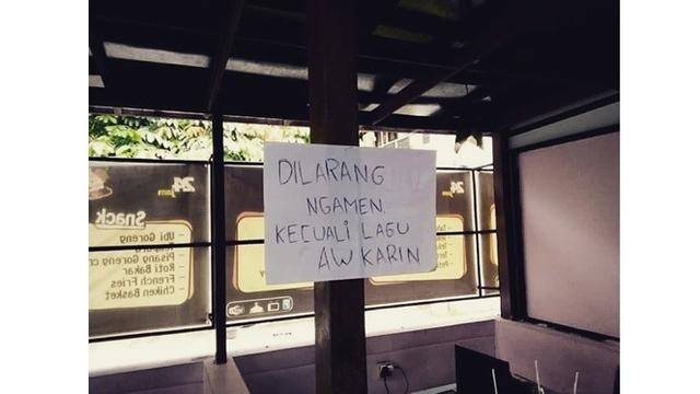 6 Tulisan Dilarang Ngamen Ini Bikin Tepuk Jidat