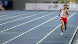 Pelari Indonesia Triyaningsih berlari mencapai garis finis dalam cabang olahraga atletik nomor lari 10 km putri SEA Games 2017 di Stadion Nasional Bukit Jalil, Kuala Lumpur, Malaysia, Kamis (24/8). (Liputan6.com/Faizal Fanani)