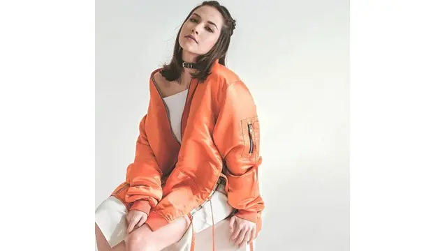 Lama Vakum, Ini 7 Pesona Estelle Linden yang Makin Dewasa