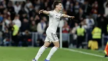 Gelandang Real Madrid, Arda Guler, mencetak gol spektakuler saat timnya menang 4-1 atas Elche pada laga pekan ke-28 La Liga di Santiago Bernabeu, Minggu (15/03/2026) dini hari WIB. (AFP/Oscar DEL POZO)