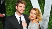 Miley Cyrus dan Liam Hemsworth memutuskan balikan (via talkinsideout.com)